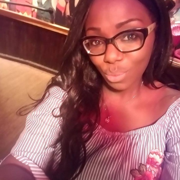 Meet your Posher, Celena - Picture 8 of 8